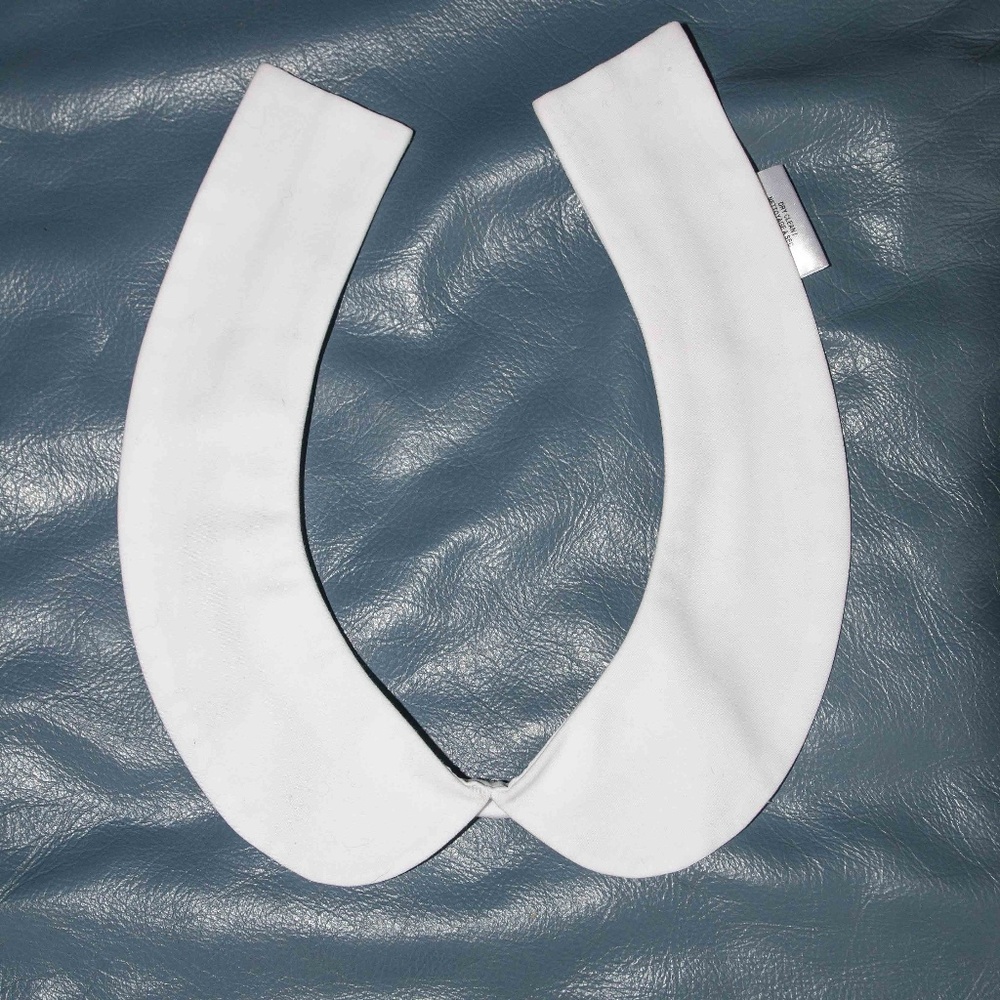 Alice and Olivia Attachable Collar in